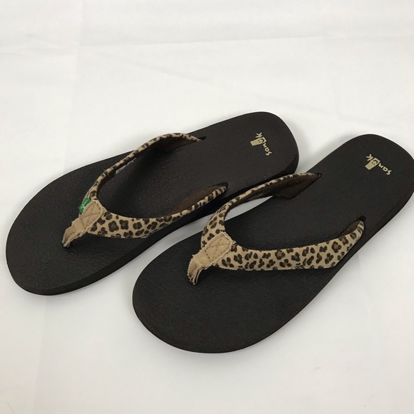 sanuk cheetah flip flops